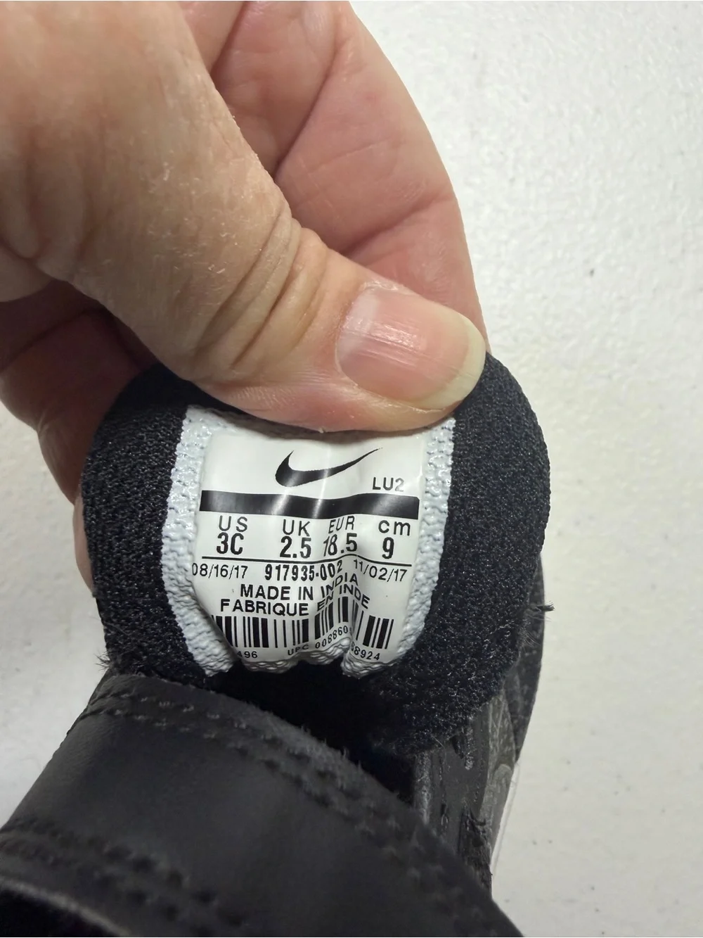 Nike Revolution Toddler Black Knit Hook-and-Loop Sneakers size 3C